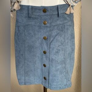 She + Sky Women’s Blue Faux Suede Button Front Skirt – Medium
